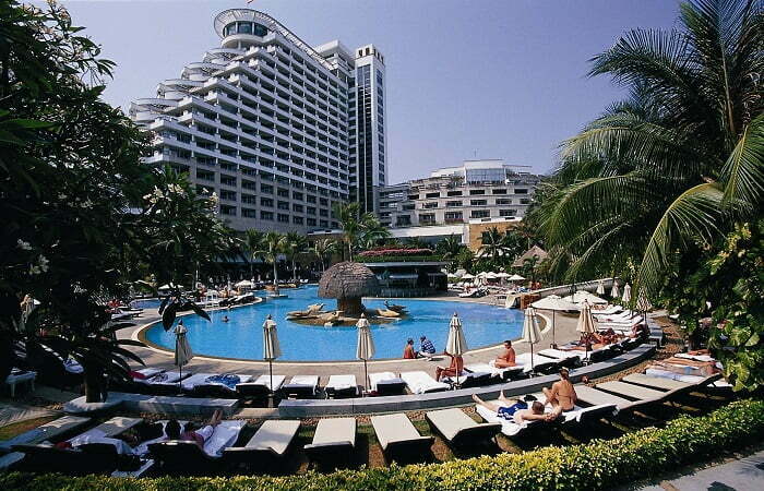 Thailand Hilton Hua Hin Resort Aussenansicht mit Pool