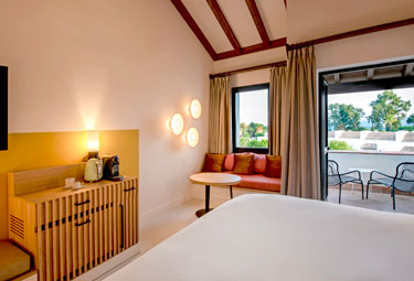 SO/ Sotogrande Resort Comfy King Zimmer