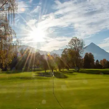 Inerlaken-Golfplatz-Sonne-1180×625 Golfplatz Interlaken