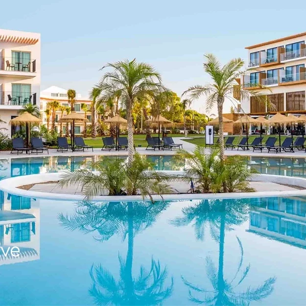 AP Cabanas Pool