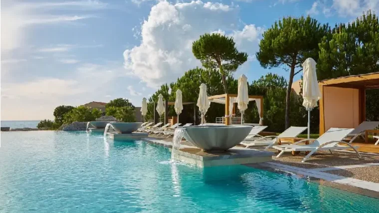 Costa Navarino, Pool