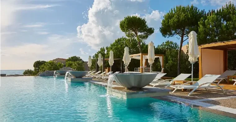 Costa Navarino, Pool